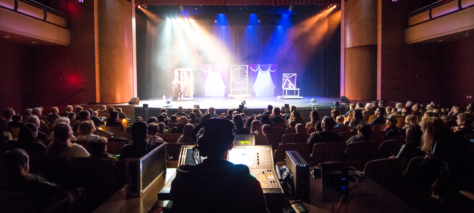 photo of crowd at theatre